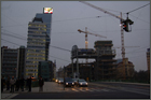 Wien, schiefes Hochhaus im Bau, Foto, jpg
